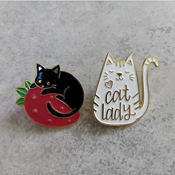 Clearance! 2 new white and black cat pins - Picture 2 of 4